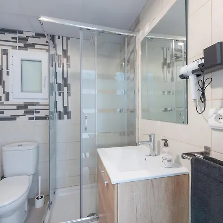 Beetroot, Jedes Verfuegt Ueber Smart Tv , Eigenes Bad Mit Regendusche Und Balkon *
