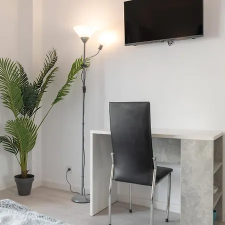 Beetroot, Jedes Verfuegt Ueber Smart Tv , Eigenes Bad Mit Regendusche Und Balkon Hotel