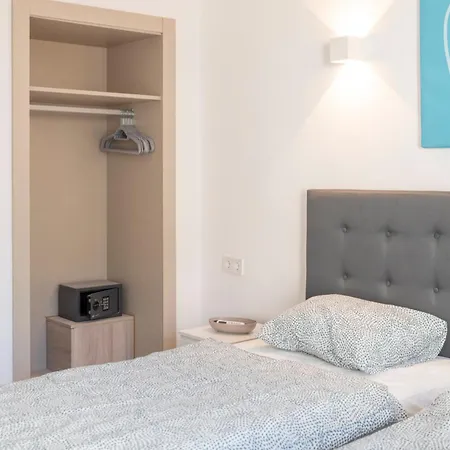 Beetroot, Jedes Verfuegt Ueber Smart Tv , Eigenes Bad Mit Regendusche Und Balkon