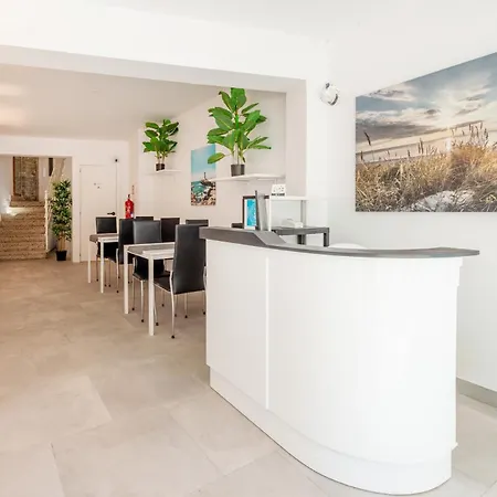 Beetroot, Jedes Verfuegt Ueber Smart Tv , Eigenes Bad Mit Regendusche Und Balkon Hotel *